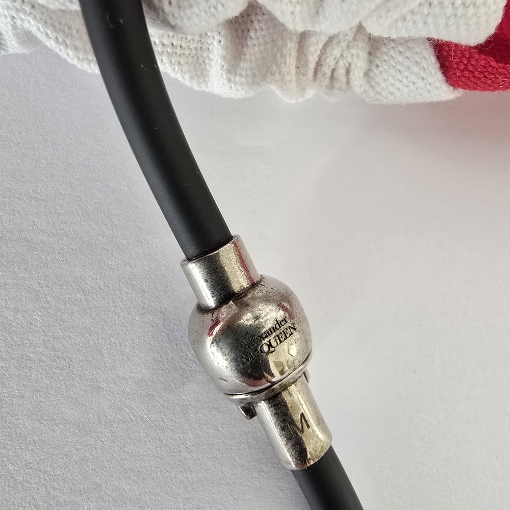 Alexander McQueen Rubber Skull Bracelet Black - Picture 5 of 7